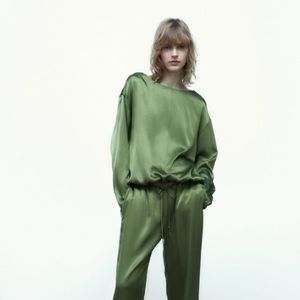 Zara Fluid Satin Effect Top M